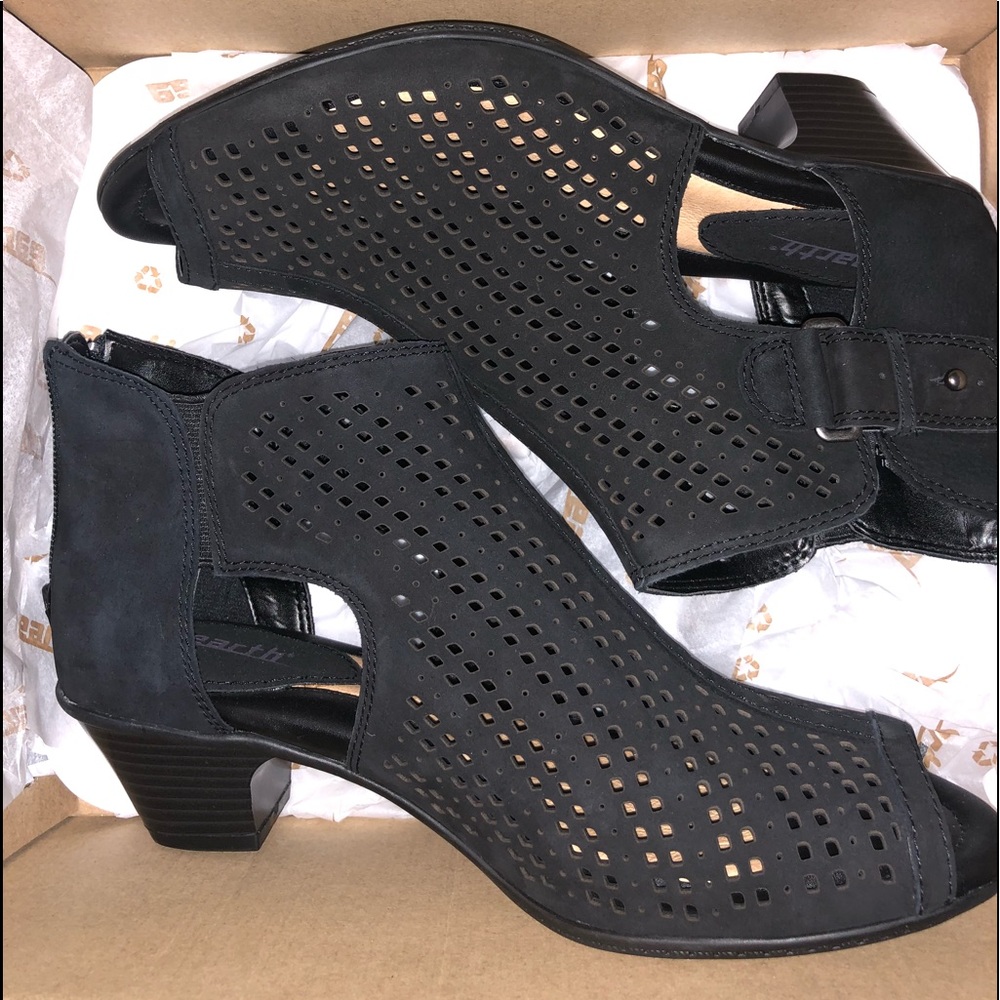 Earth Brand Keri Booties size 8.5